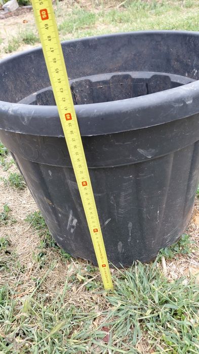 Vând ghivece din plastic