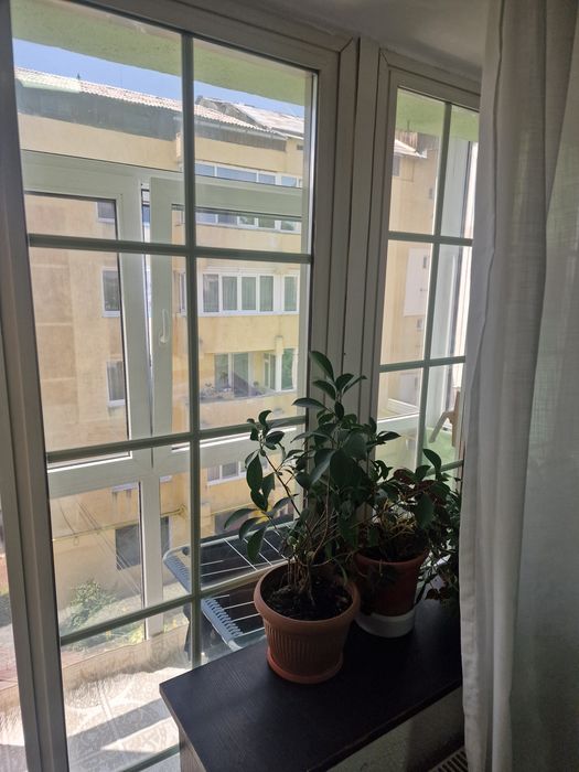 Închiriez apartament cu  2 camere