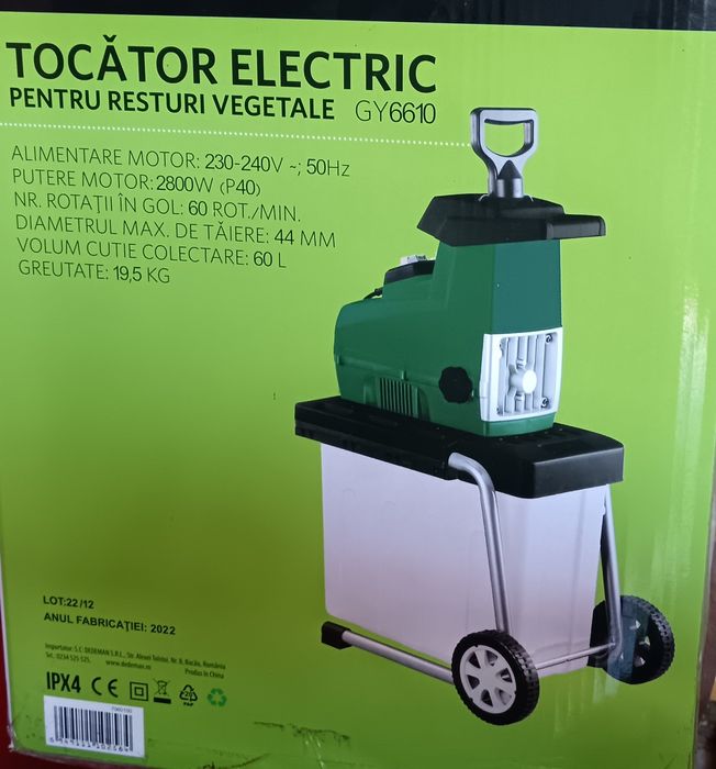 Vând tocător de crengi și resturi vegetale