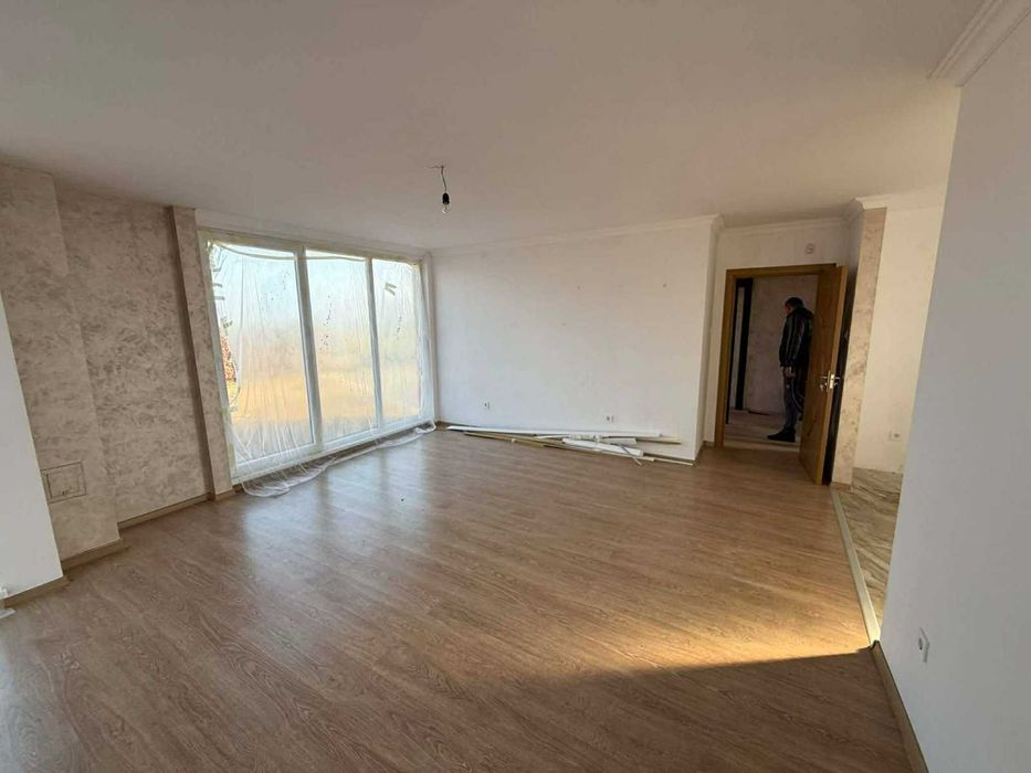 Двуетажна къща в близост до Варна