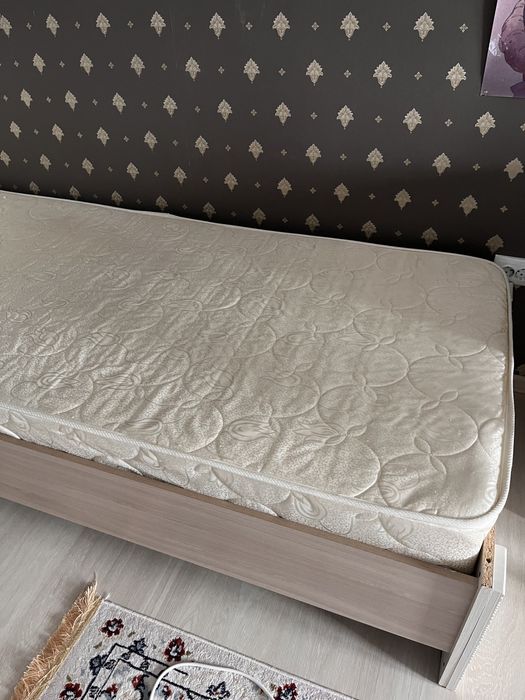 Продаем Кровать с Матрасом