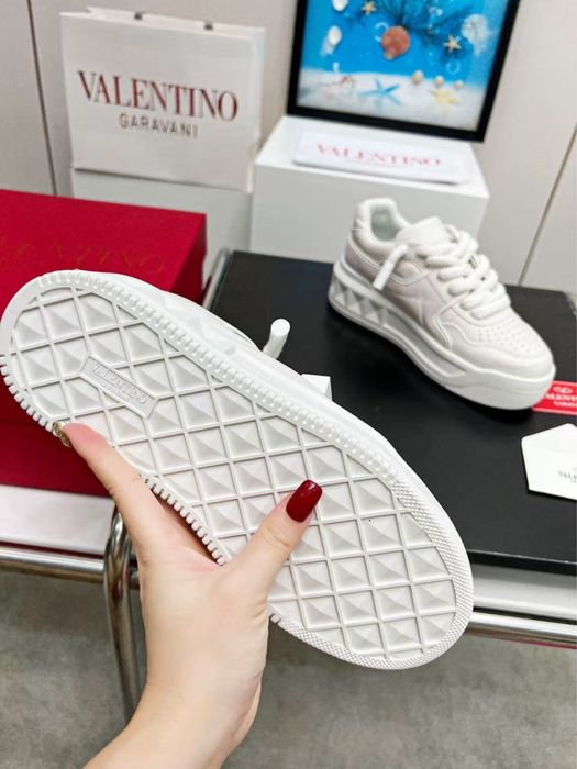 Valentino Garavani One Stud XL Leather Sneakers , Poze Reale