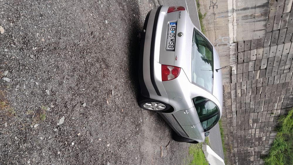Passat 2002 berlina culoare gri clima totul funcționează  km reali