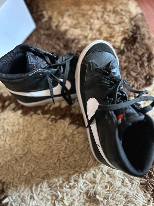 nike blazer, purtati de doua ori, impecabili la aspect