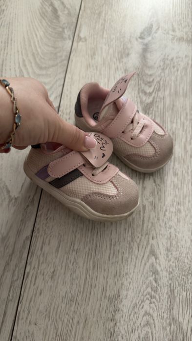 Кросовочки продам . В отличном состоянии. 5 микрорайон