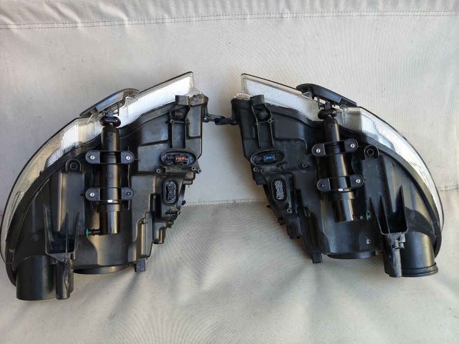 Far Faruri bi xenon adaptiv Skoda superb 2