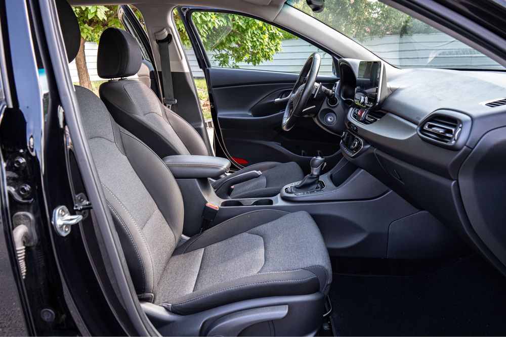 Hyundai i30 AUTOMAT • Diesel • Navi • Cameră • Încălzire scaune • Climatronic • Încălzire volan • Senzori parcare față/spate