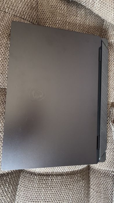 MSI Vector 18 HX AI RTX 5080 – 18” Gaming Лаптоп – Почти нов