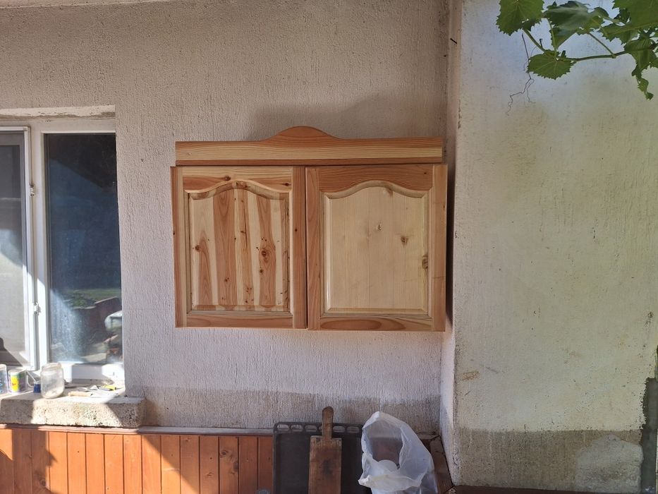 Шкафове от масивна дървесина