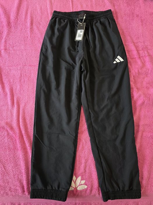 Pantaloni trening Adidas noi .