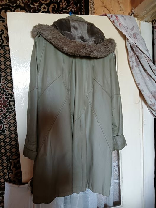 Кожаный плащ серый