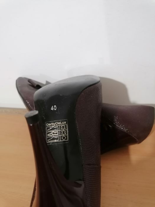 Pantofi stiletto din piele naturala mărimea 40