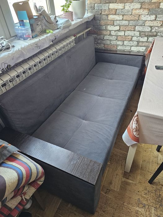 Продам срочно диван в хорошем состоянии