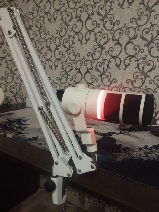 Продаю микрофон для стрима Comica