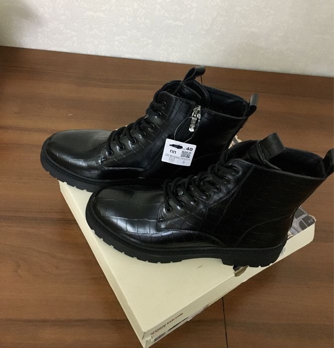 Продам новые весенние полусапожки