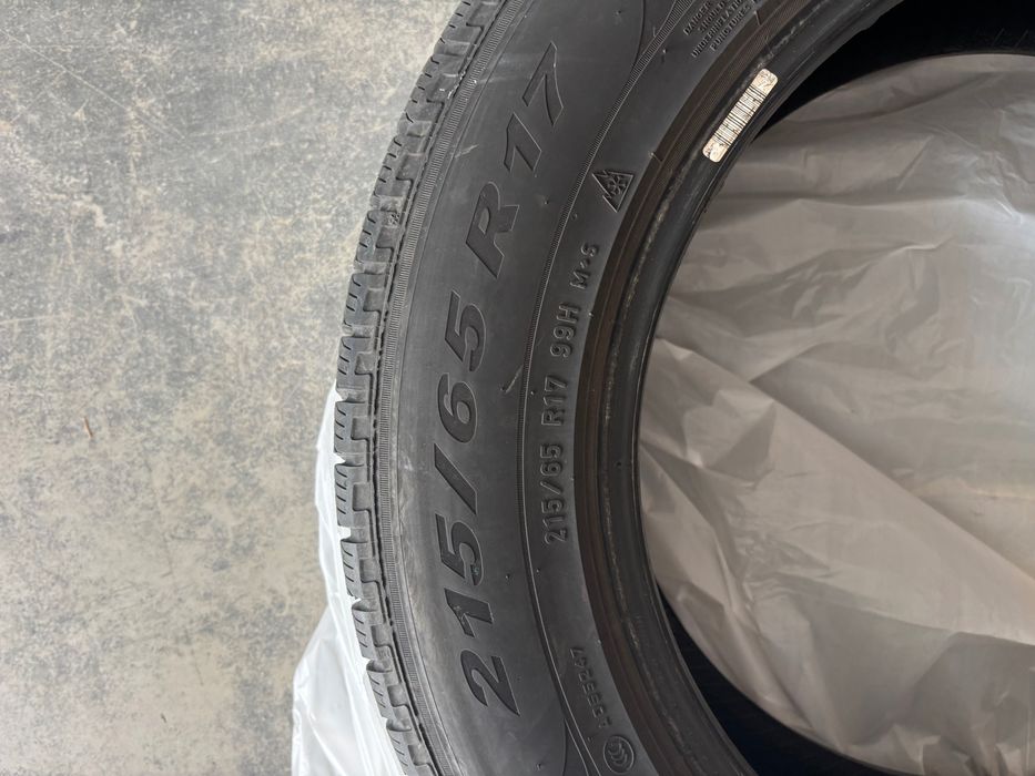 Vând anvelope iarnă Pirelli 215/65 R17