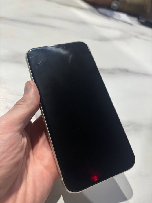 Продам Айфон 11