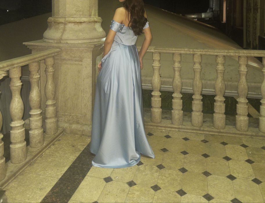 Вечернее платье сшито на заказ