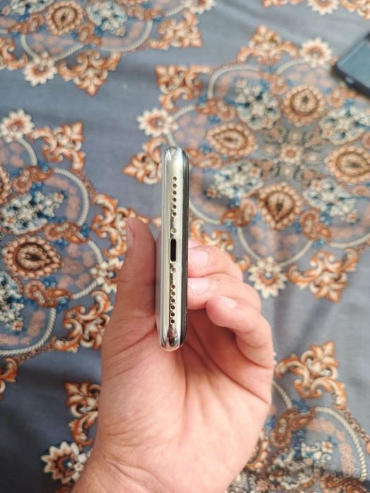 Iphone X sotiladi.