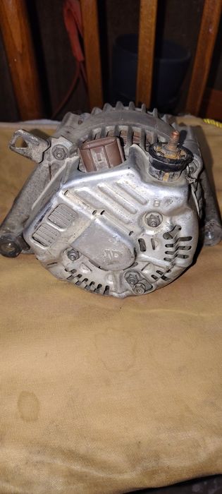 Продам генератор Тойота матрикс, Авенсис, Королла