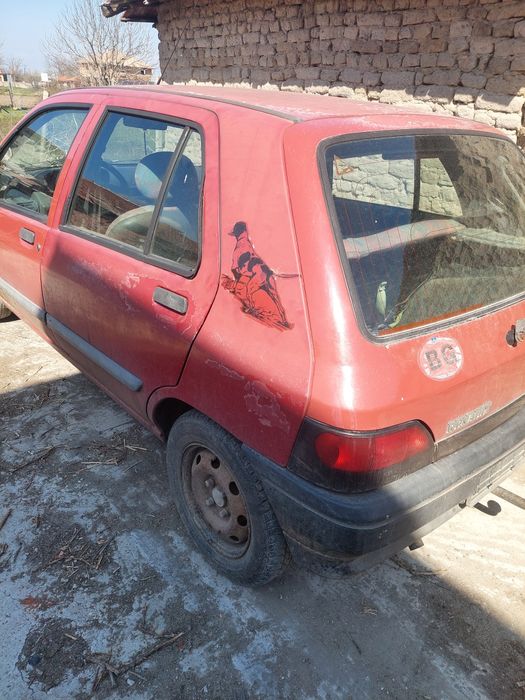 Продавам рено клио 1.2 газ бензин