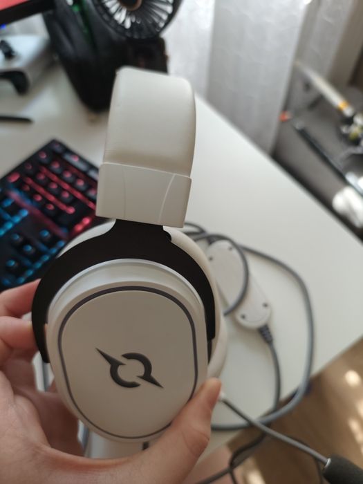 Căști model AQIRYS Altair cu fir, conectare USB