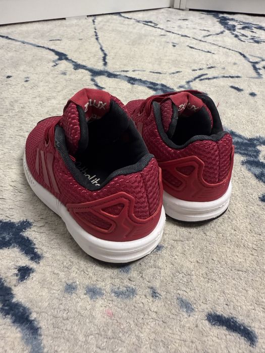 Продам кроссовки для девочки adidas