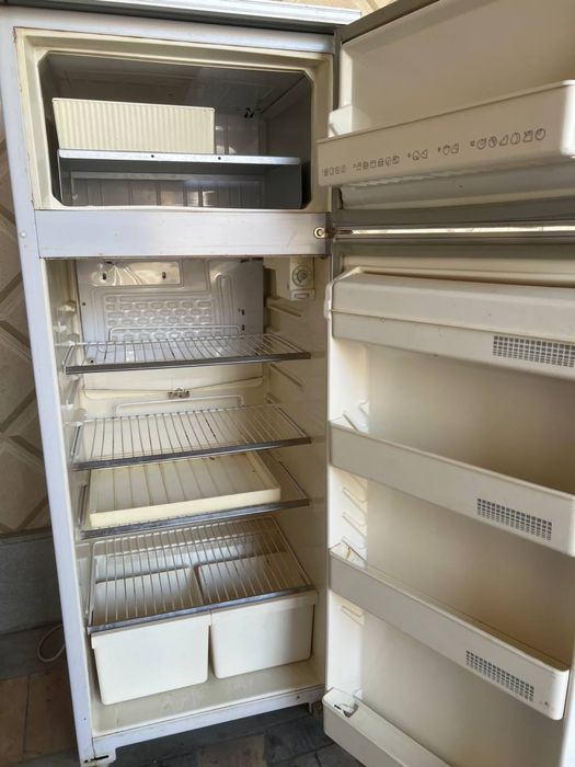 Холодильник продаётся б/у.