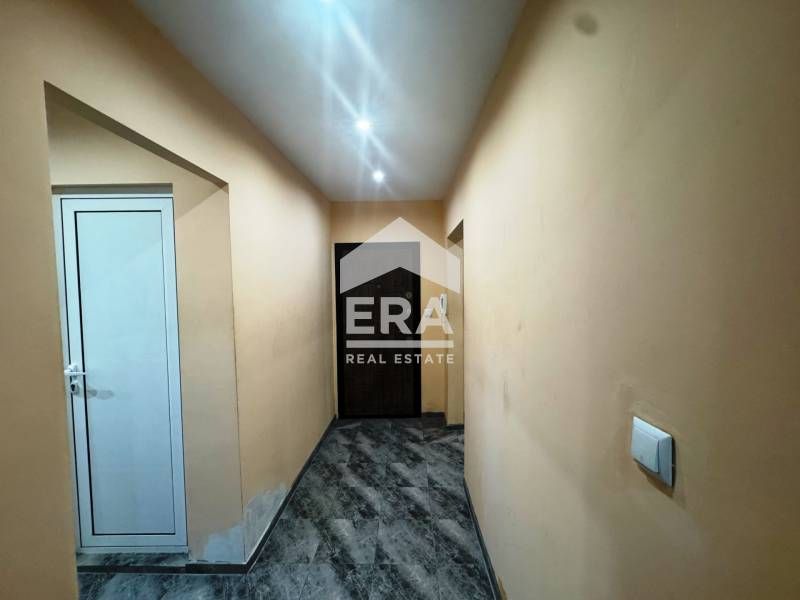 Продава се Четиристаен апартамент в Русе, Дружба 3 - 101 кв.м за 1090 €/кв.м - Снимка #8