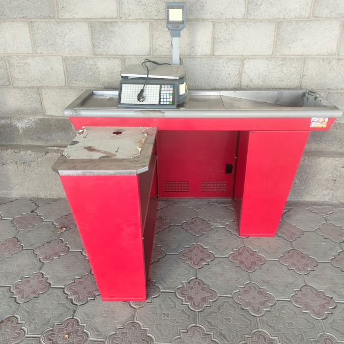 Кассовый стол с аппаратом