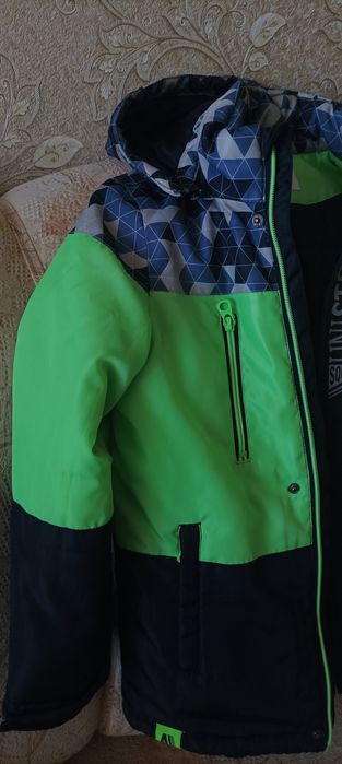 Продам куртку осень / весна для мальчика