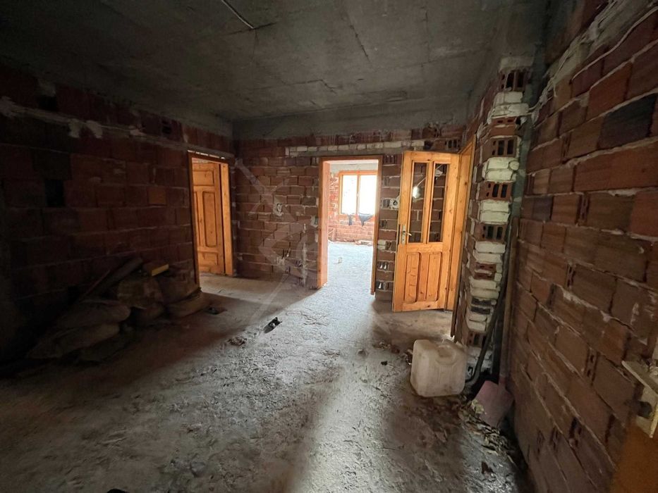 Четириетажна къща с гледка в Забърдо