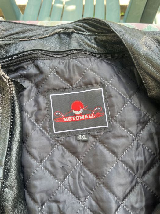 Мото каска и кожено мото яке