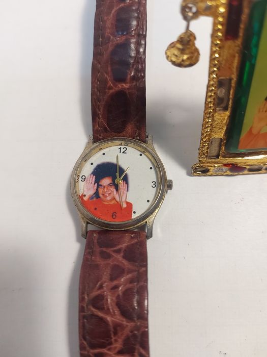 Часы наручные  кварцевые.