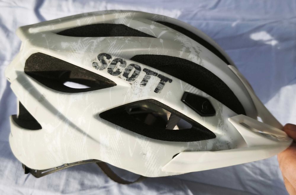 Продавам каска за велосипед SCOTT GROOVE II white-mat размер М