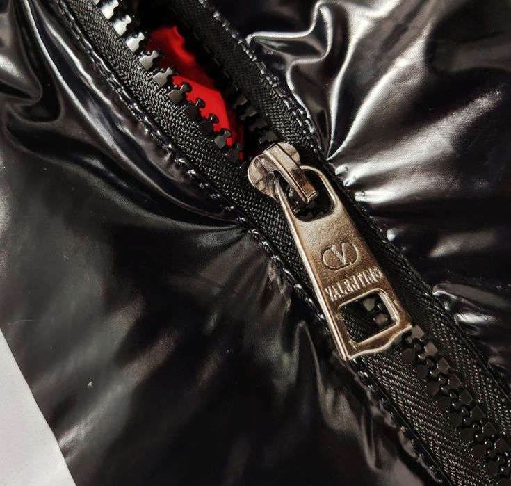 Geacă Valentino,calitate luxury,model deosebit,toate mărimile disponibile