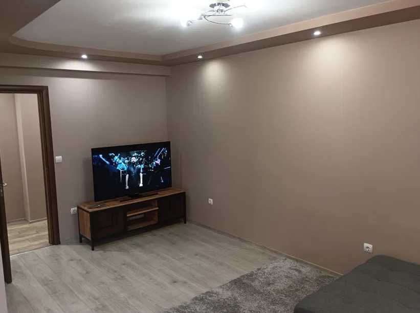 Дава се под наем Тристаен апартамент в Пловдив, Кючук Париж - 125 кв.м за 425 € - Снимка #1