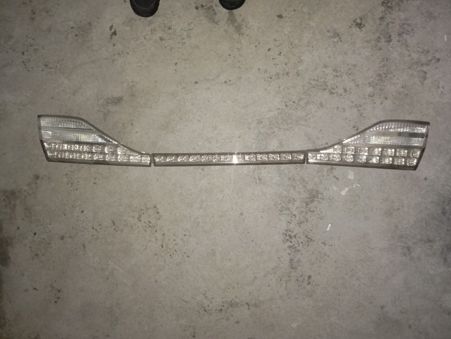 Продам заднее лобове стекло