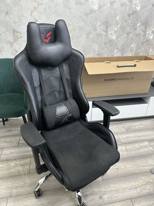 Компьютерный стул игровой