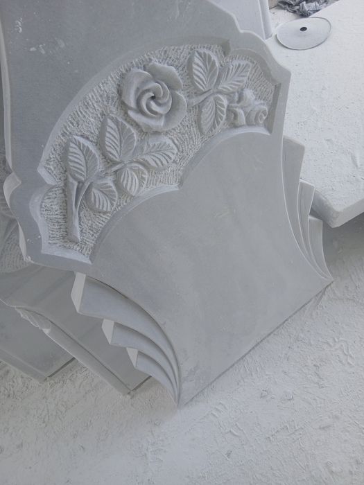 Vand crucii monumente marmura si granit