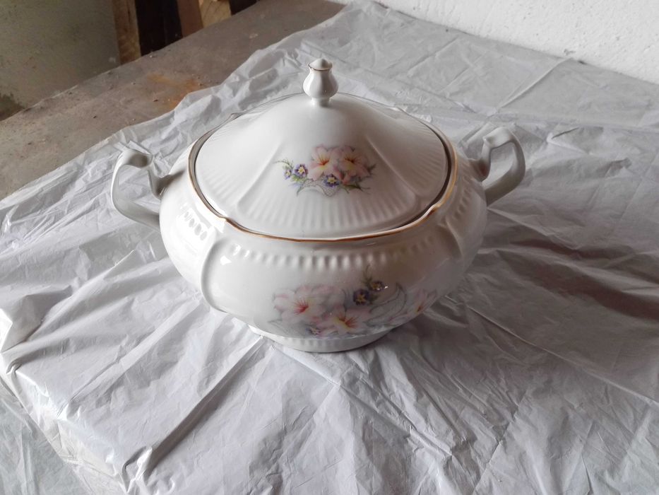 Serviciu de masa din portelan