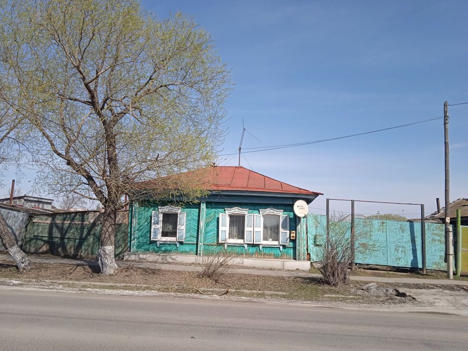 Продам дом. Бревенчатые.в рабочем поселке