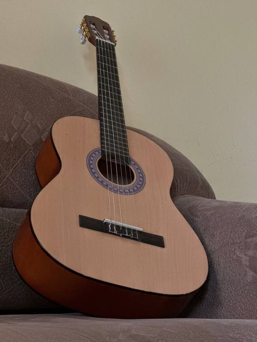 Сатылымда жаксы гитара