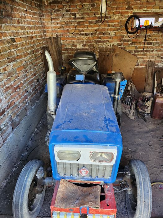 Трактор Фенг шоу 180-3