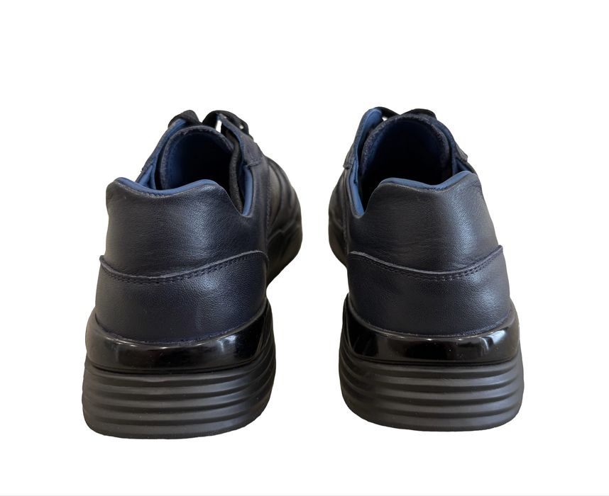 Мужские кроссовкт