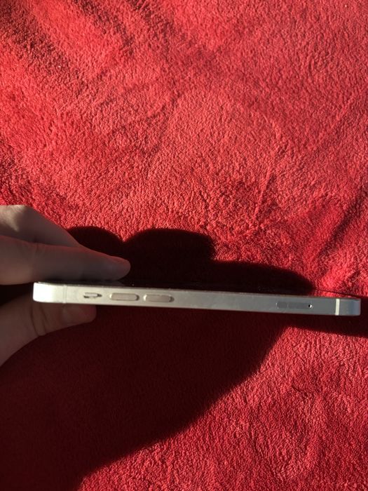 Iphone 12 256GB 75% батерия с подарък