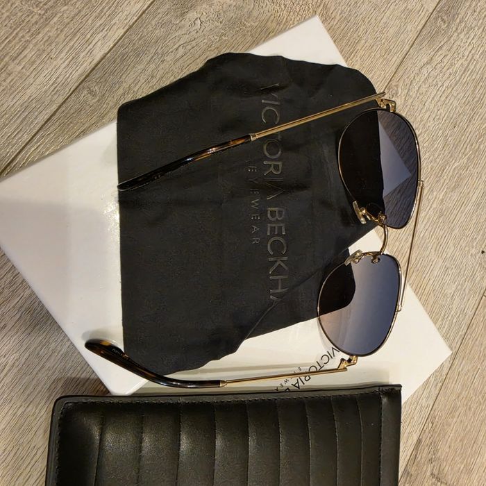 Дамски слънчеви очила Victoria Beckham. Model VB 213S 756-61