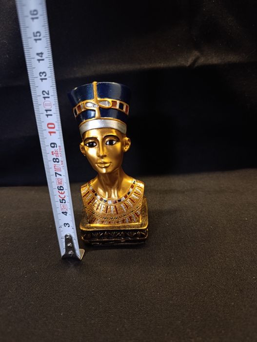 Бюст на Нефертити