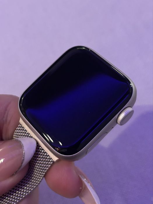 Продавам Apple Watch SE