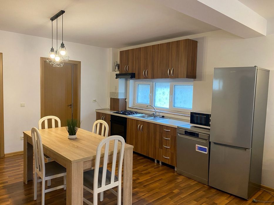 Apartament 2 dormitoare , living cu bucatarie